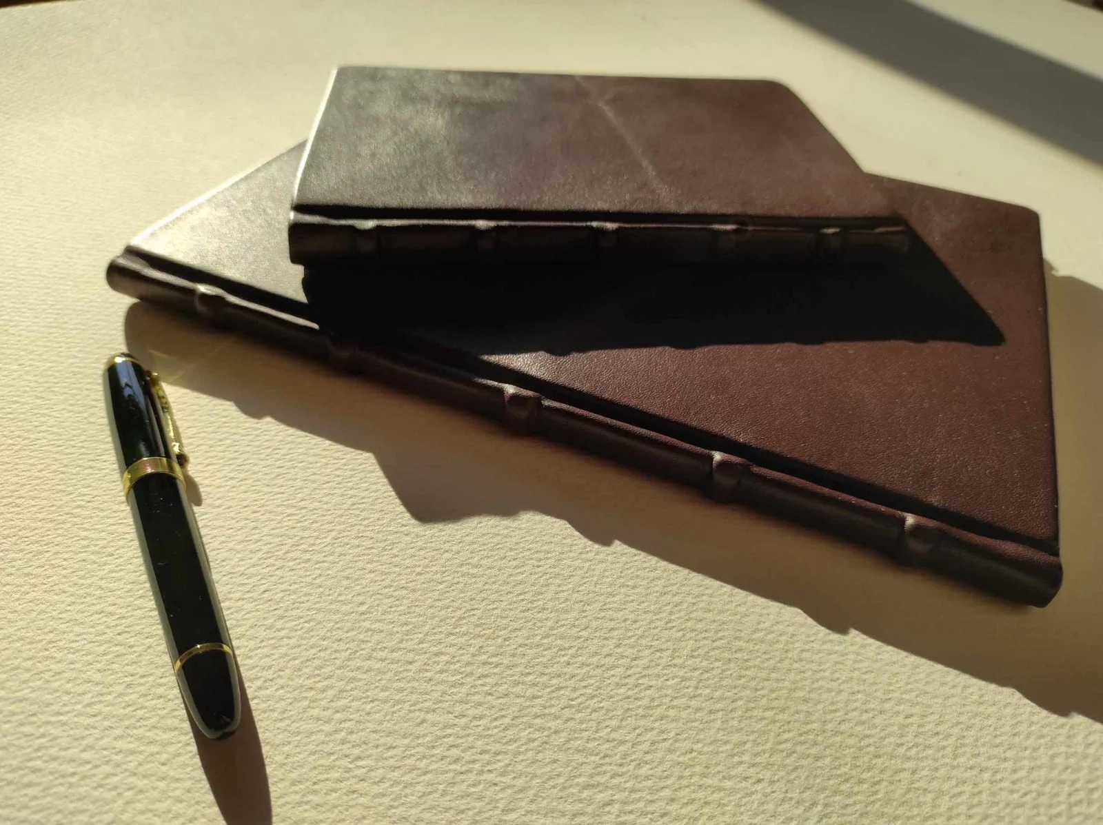 Időtálló bőr jegyzetfüzet a Csumpi Könyvek kínálatában