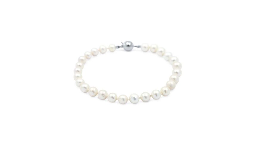 White and Black ékszershop Budapest gyöngy karkötő kollekcióval